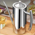 Huilier en inox 304 à bec fin sur une table de cuisine