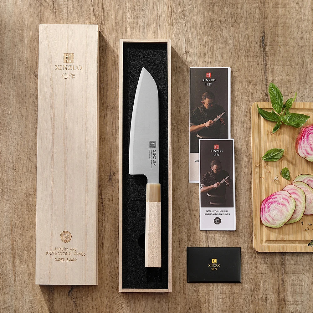 Santoku ZDP-189 dans son coffret en bois de paulownia