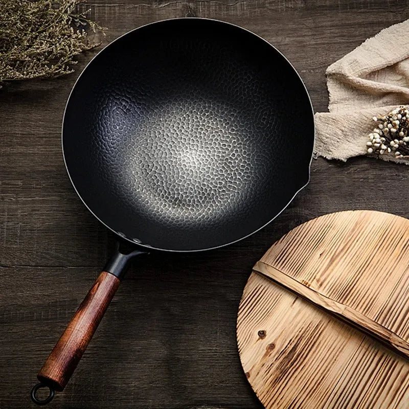 Wok en fer martelé de 32 cm avec manche en bois